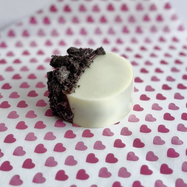 Cookies & Cream - chocolate cake mixed with cookie crumbles and a creamy frosting