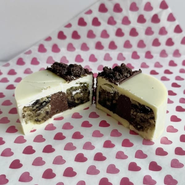 Cookies & Cream - chocolate cake mixed with cookie crumbles and a creamy frosting