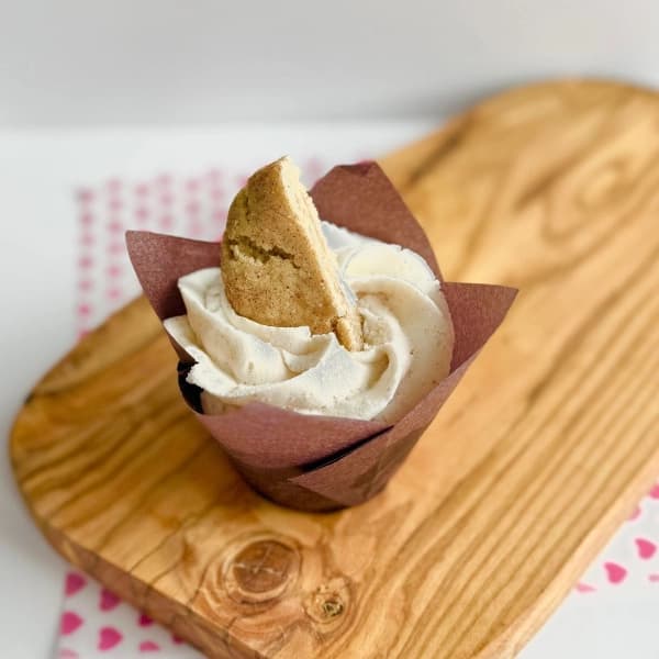 Snickerdoodle - soft cinnamon-spiced cupcake topped with cinnamon-sugar frosting