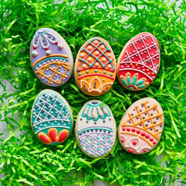 Six fabergre-decoreated egg-shaped sugar cookies